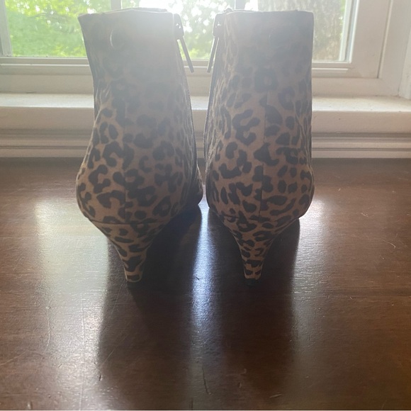 Circus Sam Edelman Kirby Kitten Heel
Trendy Ankle Boots; Leopard Print; Sz: 7.5 - Picture 7 of 10